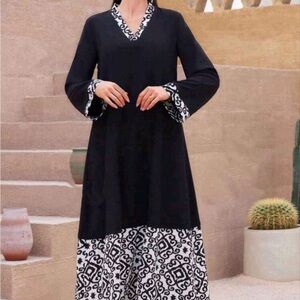 Elegant Black and White Patterned Dress/abaya fit sizes M & L